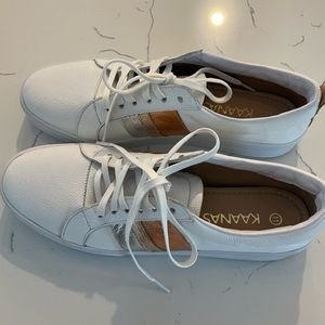Women’s Kaanas leather sneaker 9.5 or 10.0